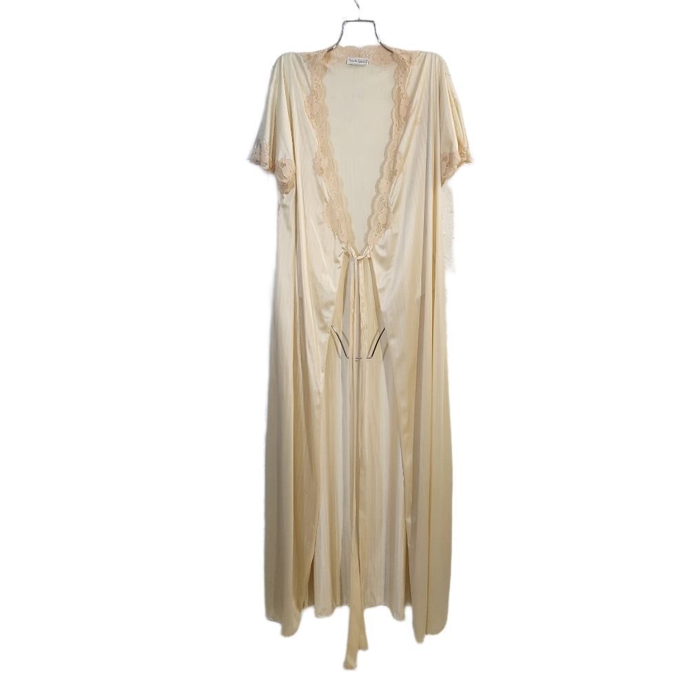 5x$25 DvF vintage cream nylon sleepwear robe medium  petite